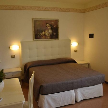 Hotel Marilu Eraclea Mare Exterior photo