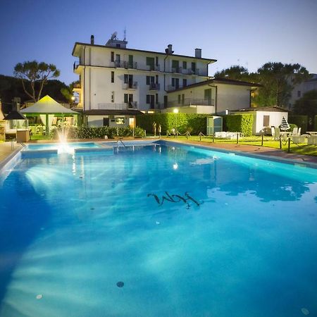 Hotel Marilu Eraclea Mare Exterior photo