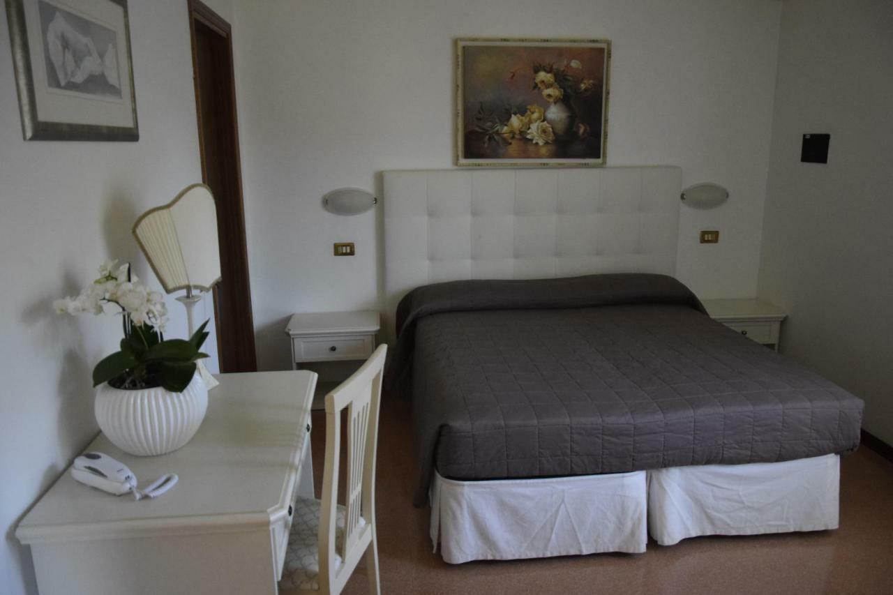 Hotel Marilu Eraclea Mare Exterior photo